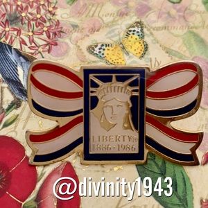 VINTAGE Bicentennial Avon Statute of Liberty 🗽pin